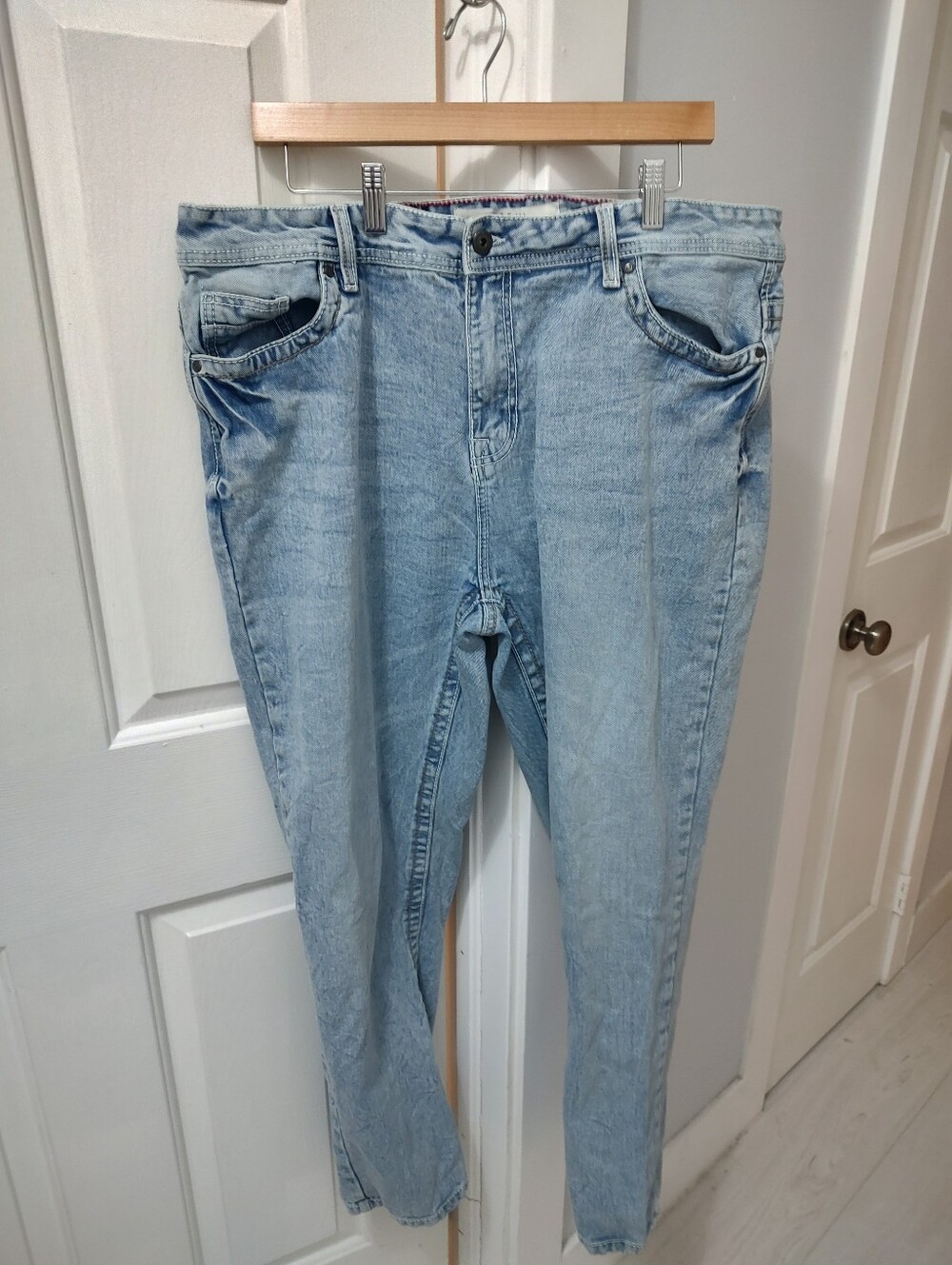 Artful Rebel Men's Jeans decorative back pockets 38w x 32